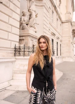 New Fitted gilet with bow fastening Blazer & Jacken