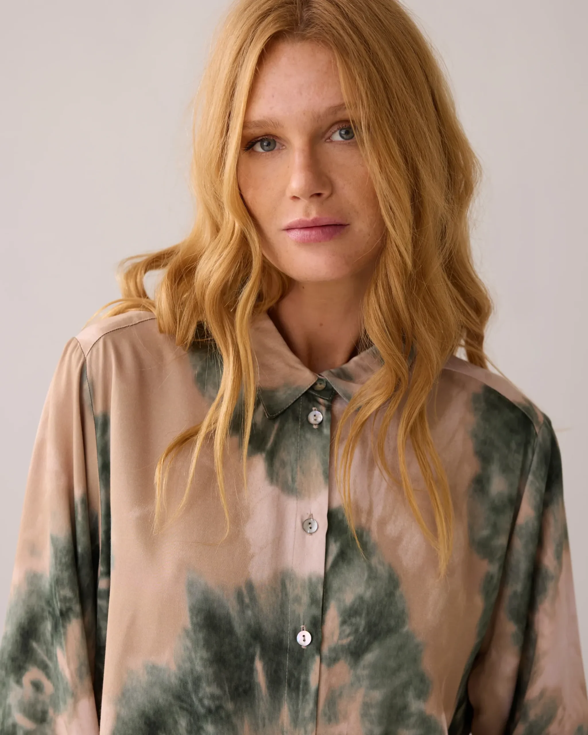 Online Tie-dye shirt blouse made of Ecovero fabric Blusen